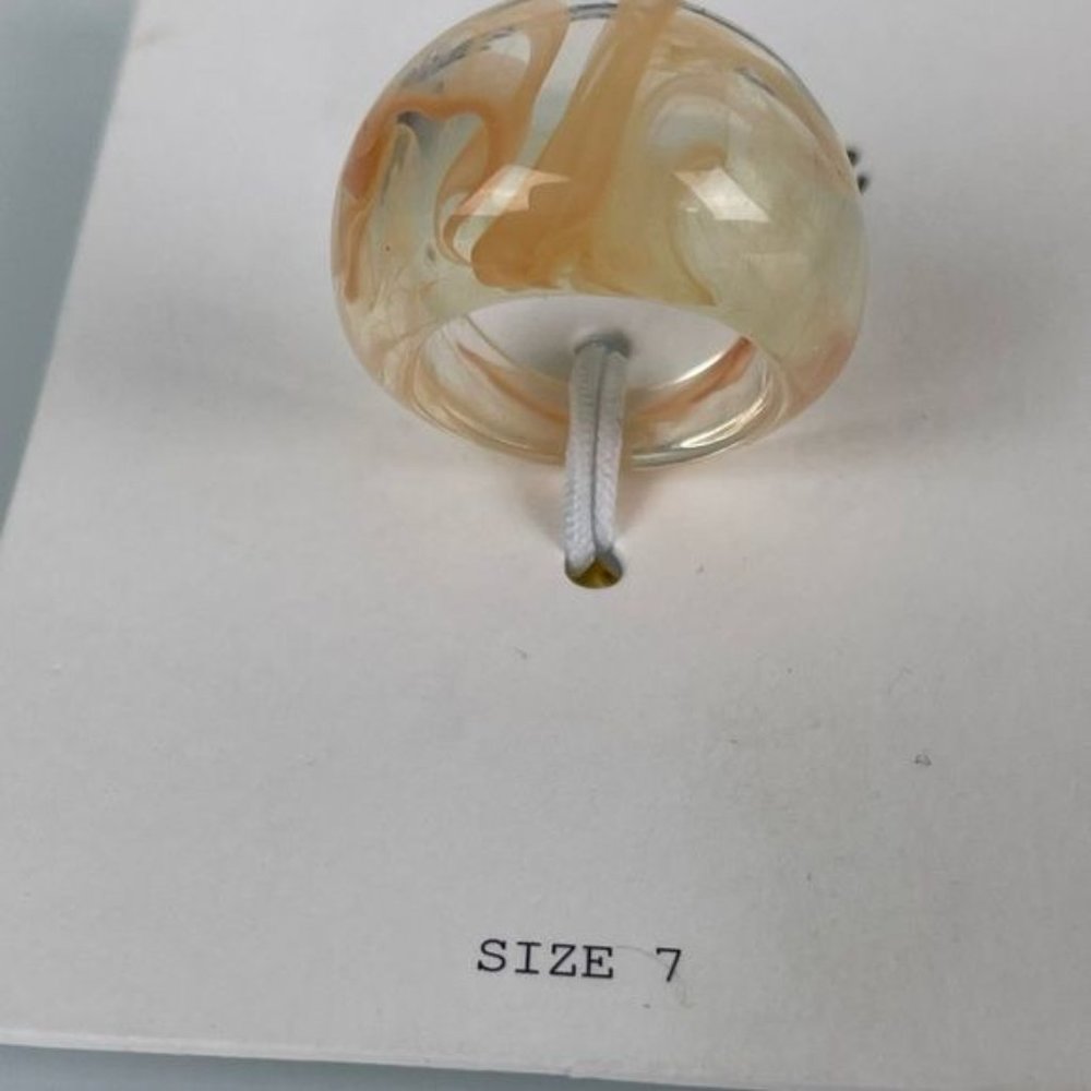 Madewell Acrylic Sz 7 Ring, Peach/Orange Swirl Design - Picture 3 of 10